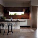 Porcelanato-mate-en-tono-cafe-con-diseño-tipo-madera-para-exteriores