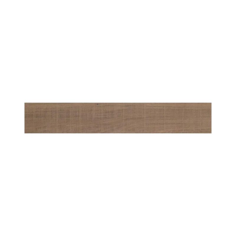 Porcelanato-mate-en-tono-cafe-con-diseño-tipo-madera-para-exteriores