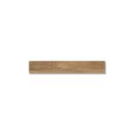 Porcelanato-mate-en-tono-cafe-con-diseño-tipo-madera