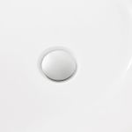 Tina-freestanding-acrilica-en-blanco-con-diseño-rectangular-y-desague-integrado