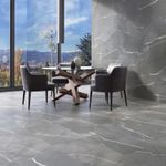 Revestimiento-satinado-en-tono-gris-con-textura-piedra