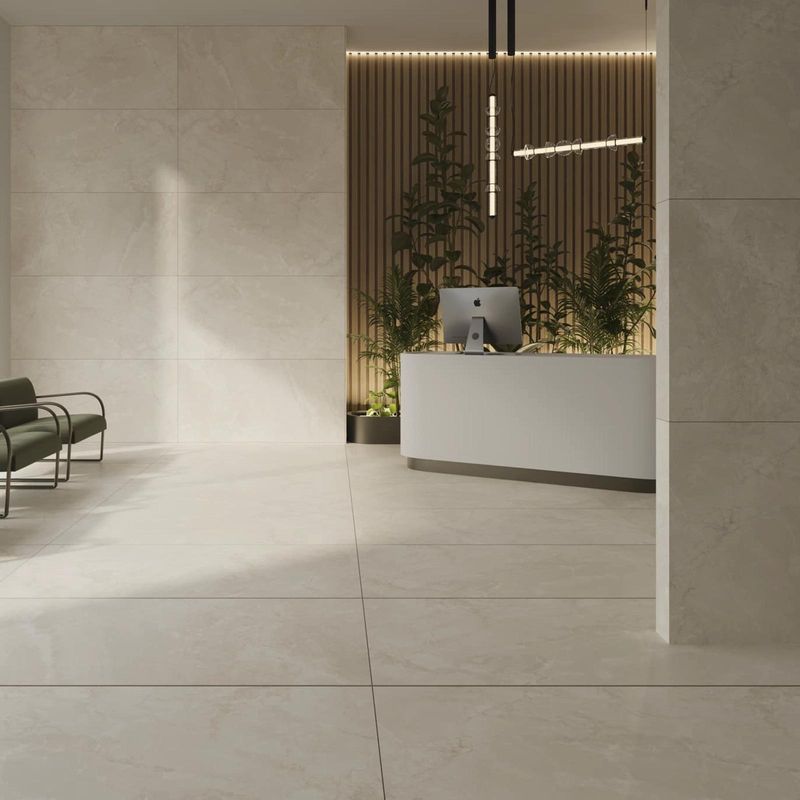 Porcelanato-marmoleado-en-tono-beige-con-acabado-mate