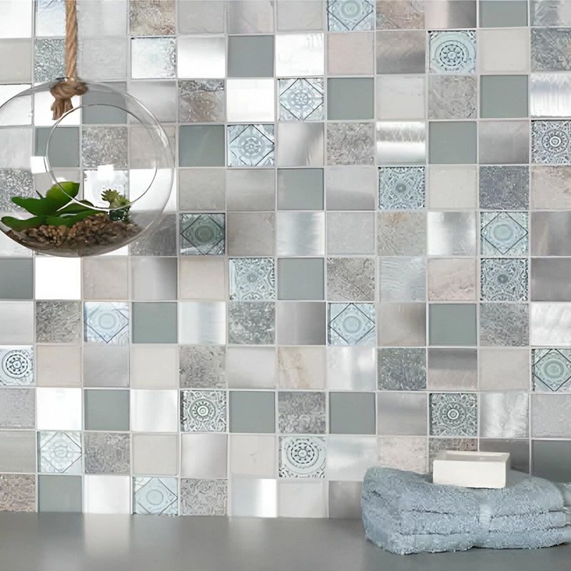 Mosaico-mezcla-de-vidrio-y-piedra-gris-sin-rectificar
