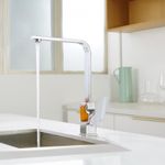 Grifo-de-cocina-con-cuello-en-L-y-mezcladora-monomando-en-laton-cromado