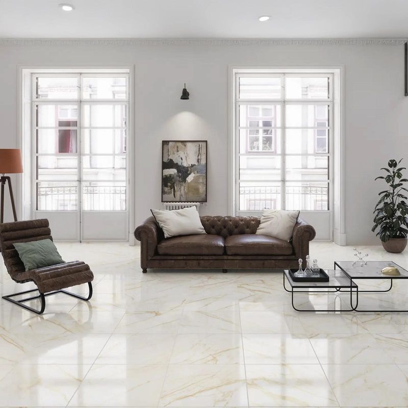Piso-ceramico-satinado-en-tono-beige-con-diseño-marmoleado