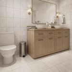 Piso-ceramico-semi-brillante-en-tono-blanco-con-diseño-marmoleado