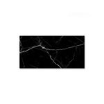 Porcelanato-rectangular-pulido-en-negro-con-vetas-dramaticas-para-espacios-sofisticados