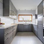 Piso-tipo-ladrillo-en-blanco-brillante-ideal-para-cocinas-o-baños-con-estilo-clasico