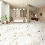 Porcelanato-blanco-satinado-con-diseño-marmoleado