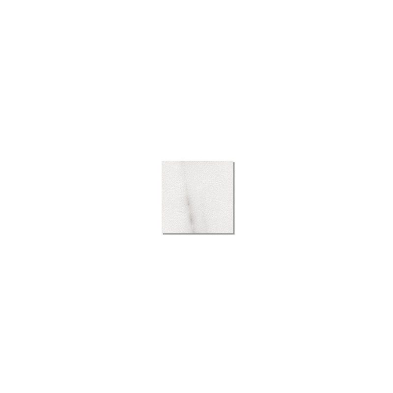 Porcelanato-mate-en-blanco-con-diseño-calacatta-tallado