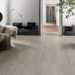 Porcelanato-beige-mate-con-diseño-travertino