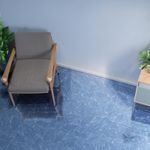 Piso-semi-brillante-azul-con-acabado-marmoleado