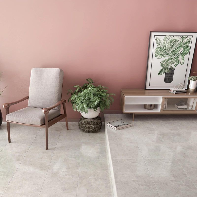 Piso-ceramico-beige-semi-brillante-con-diseño-marmoleado