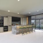 Revestimiento-de-gres-beige-con-textura-tipo-piedra