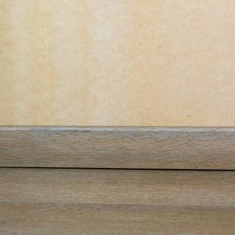 ZOCLO TULIP ROBLE 15 X 90 X 2400 MM - KLP